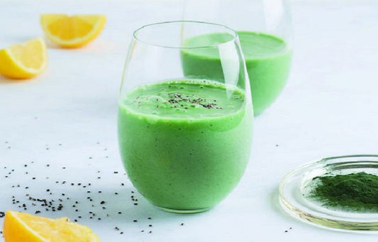 Jus de fruits pressés à la chlorella